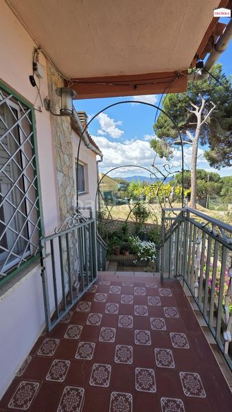 Foto 5a5fa164-48ae-4409-aa87-379b7cca8d70. Casa  independiente en urbanización mas mora en Tordera