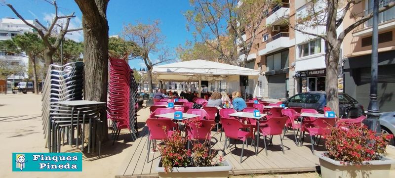 Foto 5516adfe-7bb5-4eb7-a7c6-b2ac4ad416cc. Local comercial a Centre Pineda de Mar