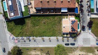 Terreno residencial en Centre. Parcela para construir una casa unifamiliar adosada junto al mar
