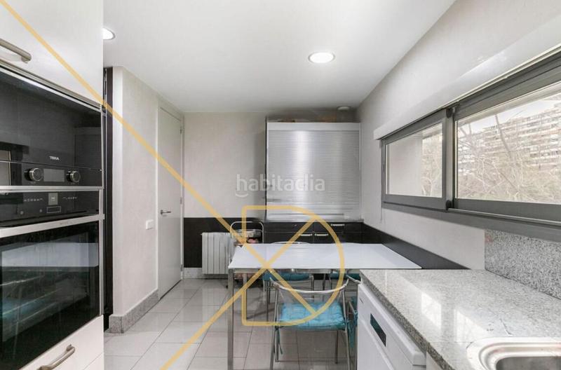 Foto 33ac6b25-0ef5-48fd-b428-1f758f2ad6ca. Location appartement avec chauffage parking dans Tres Torres Barcelona