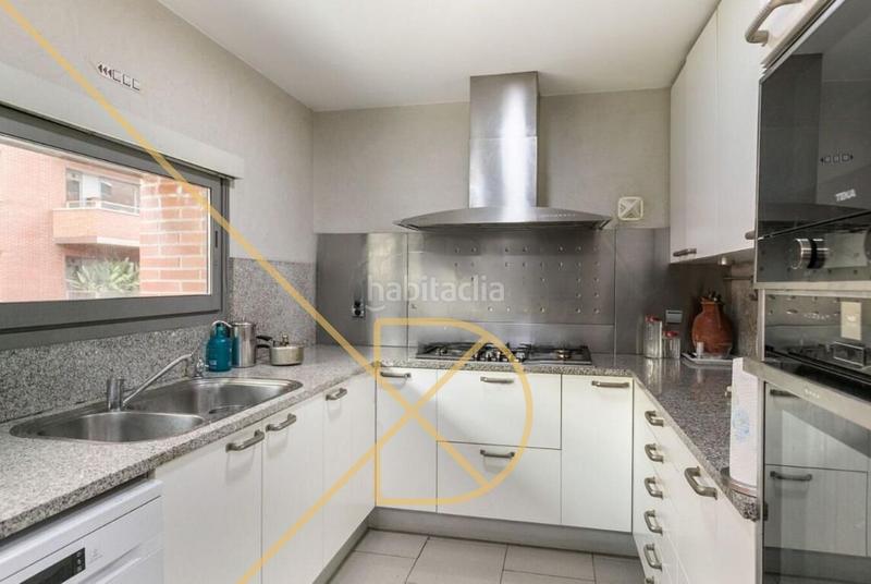 Foto b129189d-fc7b-4fe1-9ee7-502757d62c98. Location appartement avec chauffage parking dans Tres Torres Barcelona