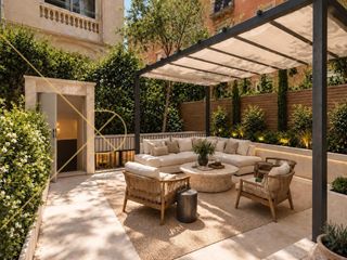 Pis  Carrer carrer de mozart. Singular dúplex esquinero con terraza a escasos metros del passe