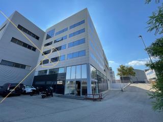 Lloguer Oficina a Finestrelles. Moderno edificio corporativo de 1800 m2.  sant just