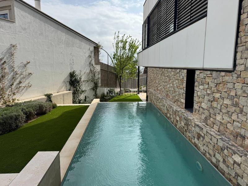 Foto 4d8158fc-cc73-4443-b08d-b02b152ea0ac. Casa con riscaldamento parcheggio piscina in Sarrià Barcelona