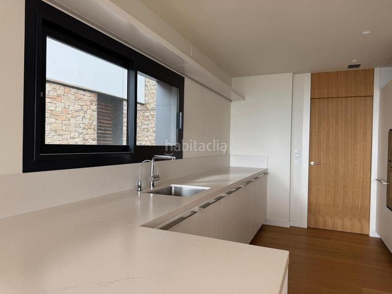 Foto 7f696cef-6b53-440f-9554-984556f40694. Casa con riscaldamento parcheggio piscina in Sarrià Barcelona