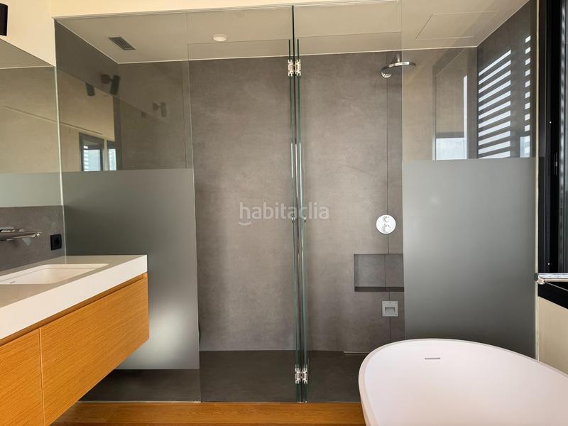 Foto bd3bf0a8-0bc8-4a54-a18e-281ef011c4e6. Casa con riscaldamento parcheggio piscina in Sarrià Barcelona