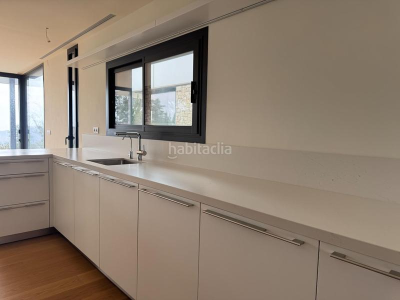 Foto d1aa4cbf-1573-49c0-8883-7be428a4f04a. Casa con riscaldamento parcheggio piscina in Sarrià Barcelona
