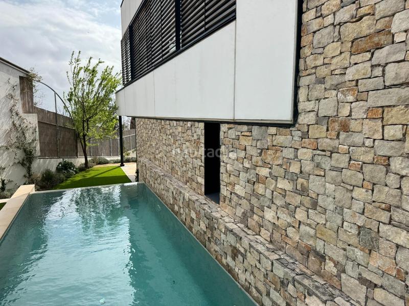 Foto d1e5a4e0-735d-4b8f-81e7-a5cc492530f0. Casa con riscaldamento parcheggio piscina in Sarrià Barcelona