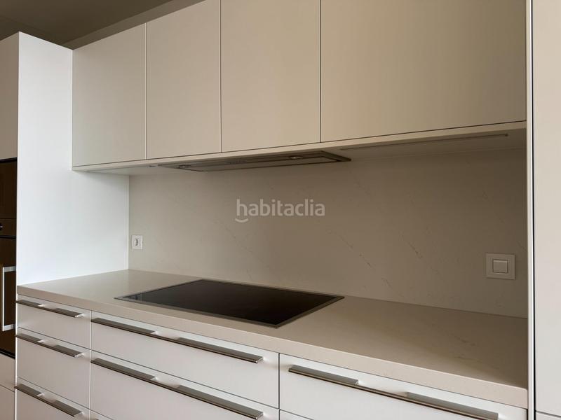 Foto e727c8c1-2bdc-4661-921e-c636a4296881. Casa con riscaldamento parcheggio piscina in Sarrià Barcelona