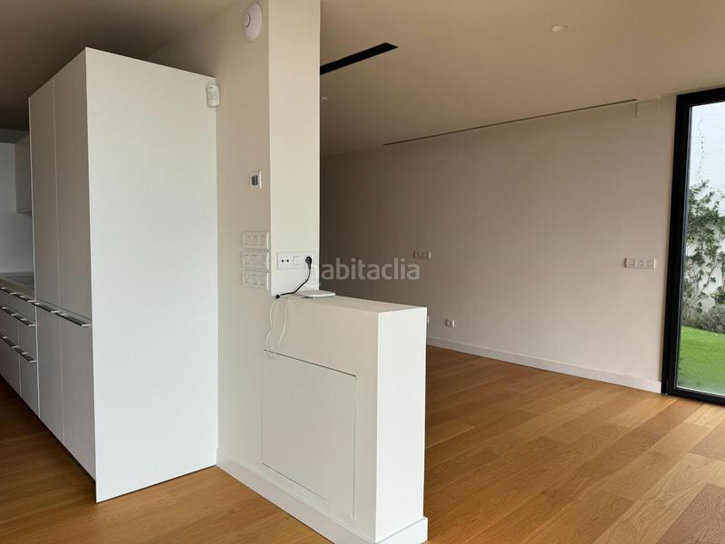 Foto eebd345f-fbcc-4ea7-ba24-5c2674081a19. Casa con riscaldamento parcheggio piscina in Sarrià Barcelona