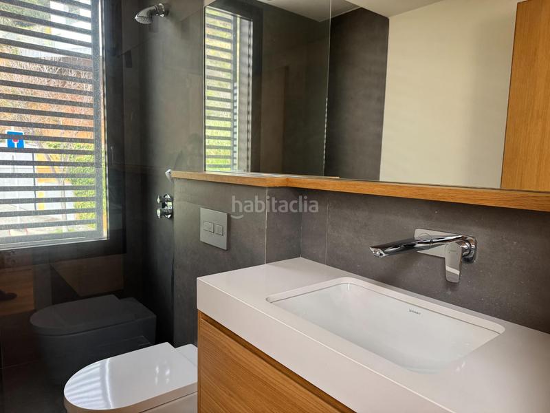 Foto fad1b94e-c7a3-40cb-9137-8bad123aaeca. Casa con riscaldamento parcheggio piscina in Sarrià Barcelona