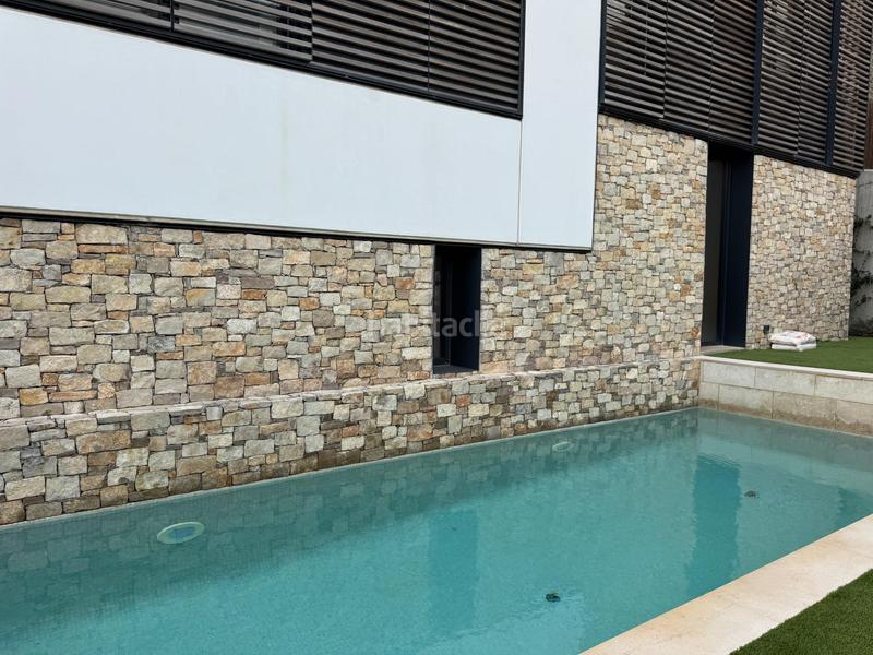 Foto fd658b66-a737-4f41-9960-94b9bc6e8a23. Casa con riscaldamento parcheggio piscina in Sarrià Barcelona