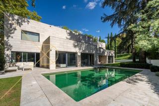 Maison à Pedralbes. Impresionante casa reformada en av.pearson
