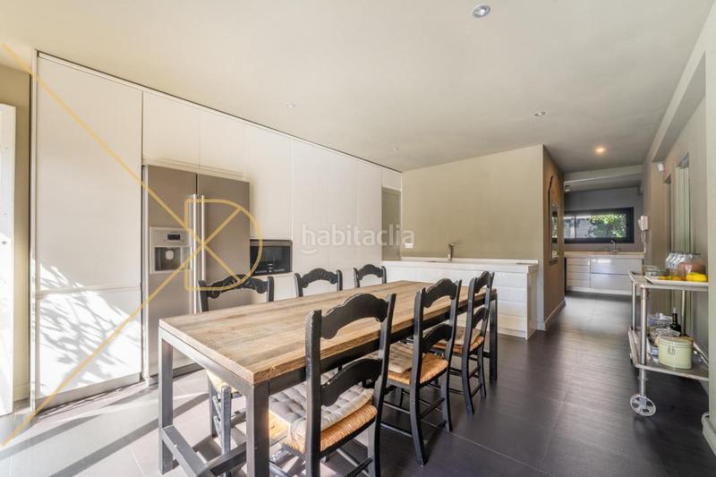 Foto bfe8d66b-0c9e-4475-a742-a13bf4f413db. Casa impresionante casa reformada en av.pearson en Barcelona