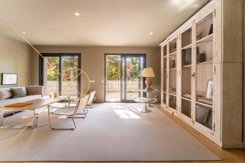 Foto de037bd3-b987-4b67-832e-e73fe4d8a93b. Casa impresionante casa reformada en av.pearson en Barcelona