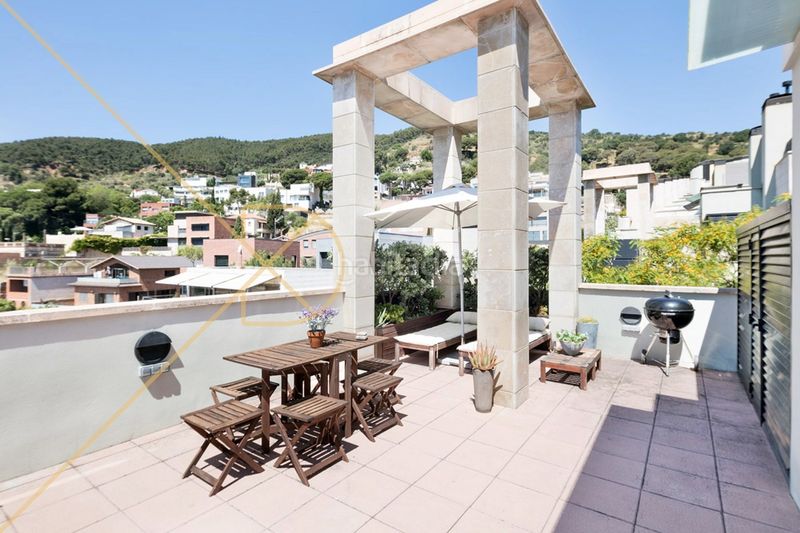 Foto 1e70624d-36d1-4b5b-aedc-3672151eada9. Casa amb calefacció aparcament piscina a Sarrià Barcelona