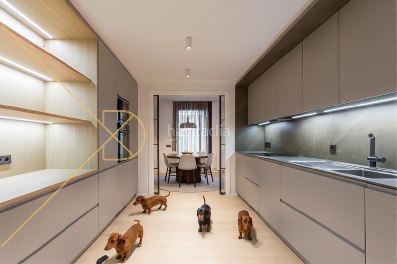 Foto cc8a9be8-15ad-405d-8125-4747a4aded7a. Casa amb calefacció aparcament piscina a Sarrià Barcelona