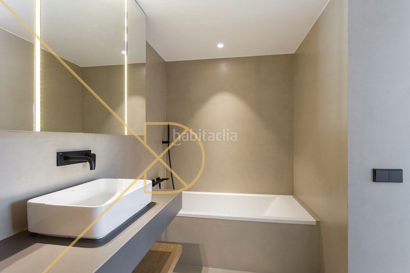 Foto d2efe530-e6eb-4326-9cc9-c6bf686f1e03. Casa amb calefacció aparcament piscina a Sarrià Barcelona
