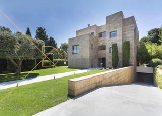 Casa a Pedralbes. Magnifica casa en pearson