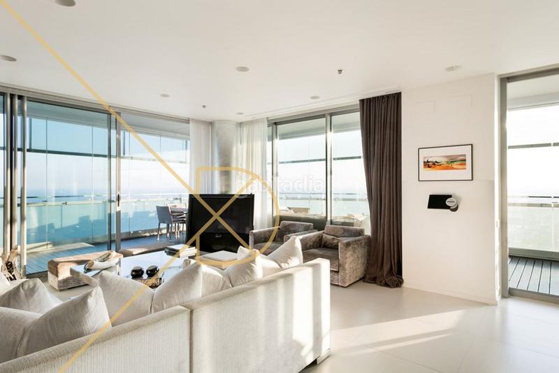 Foto 24677b5e-5db6-46b7-8d33-9fde66d8c0fe. Affitto duplex con riscaldamento parcheggio piscina in Barcelona