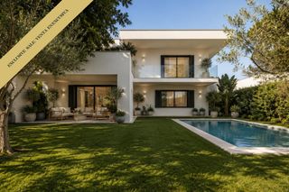 Casa adosada en Ciutat Diagonal. Exclusivo chalet adosado de lujo con piscina privada en esplugue