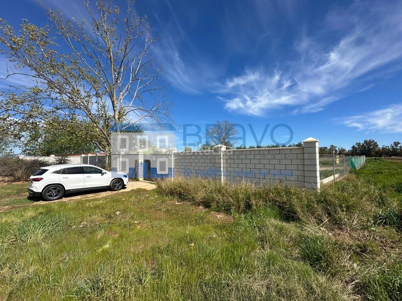 Foto dff4698c-5a71-448d-881c-f026da3a4068. Masia amb xemeneia aparcament piscina a Don Benito