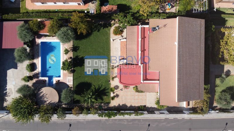 Foto 17567294-eea4-4559-afe3-aab33c3076ce. Xalet amb xemeneia calefacció aparcament piscina a Don Benito