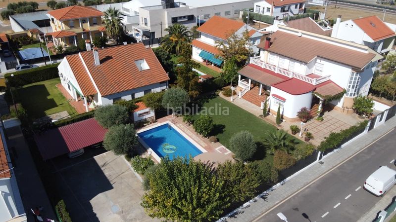 Foto fc778d8e-4c74-464d-8b85-6b239a48dd48. Xalet amb xemeneia calefacció aparcament piscina a Don Benito