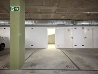 Parking coche en Carrer de miquel vives 54. Plaza de aparcamiento y trastero en c/ miquel vives 54