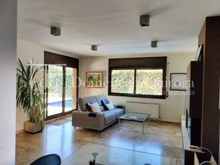 Maison à Sant Antoni de Vilamajor. Amplia casa de 4 habitaciones y gran estudio, con piscina, en sa