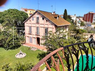 Casa in Cassà de la Selva. Casa modernista con parcela de 1890m2 en el centro de cassà de l