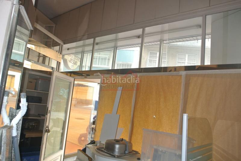 Foto bfaf2e65-ab3d-4a74-a35f-99af9b1c5d4a. Alquiler local comercial en rúa comercio 16 en Agra del Orzán - Ventorrillo Coruña (A)