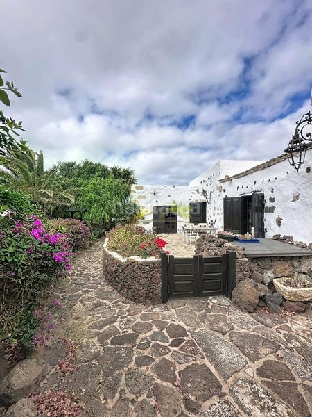 Foto 50f7cdd8-24b1-4243-bc6b-89860ef1a0ae. Masia amb piscina a Tiagua Teguise