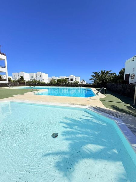 Foto 69d49467-ef99-48fd-81d8-78141e300e3f. Pis amb piscina a costa Teguise Teguise