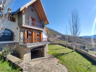 Xalet  Pirineo. Chalet en venta en campo, 7 dormitorios.