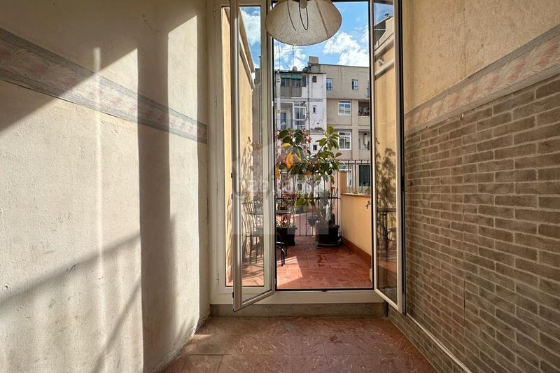 Foto 072f6255-093d-463b-8767-5509618e0bee. Estudio  con soleada terraza en sants - el poble sec, junto a la calle blai. en Barcelona