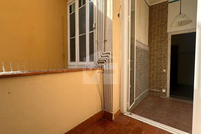 Foto 2be2314f-c45f-401c-9935-4f112df4f954. Estudio  con soleada terraza en sants - el poble sec, junto a la calle blai. en Barcelona