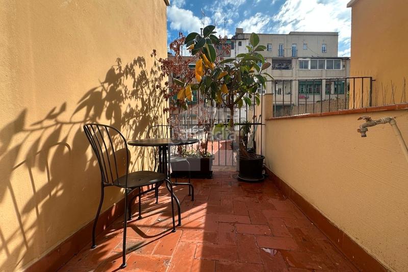 Foto a8d285f9-ff5a-474e-b4eb-1744fb54ecb8. Estudio  con soleada terraza en sants - el poble sec, junto a la calle blai. en Barcelona