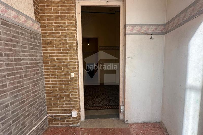 Foto c9dc2e24-548a-409f-a861-87d31fdfe518. Estudio  con soleada terraza en sants - el poble sec, junto a la calle blai. en Barcelona