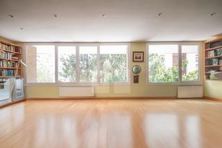 Flat in La Salut. Oficina en venta, luminosa y tranquila, en gràcia nova, junto al