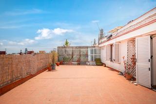 Attique à Sagrada Família. Sobreático en venta en 9ª planta con amplia terraza en eixample