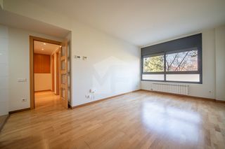 Pis a Baix Guinard�. Piso en venta de dos dormitorios, en finca seminueva, en el baix