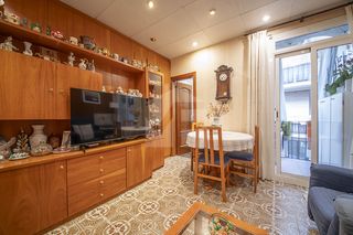 Pis a Raval. Piso en venta exterior con ascensor en ciutat vella � raval, jun