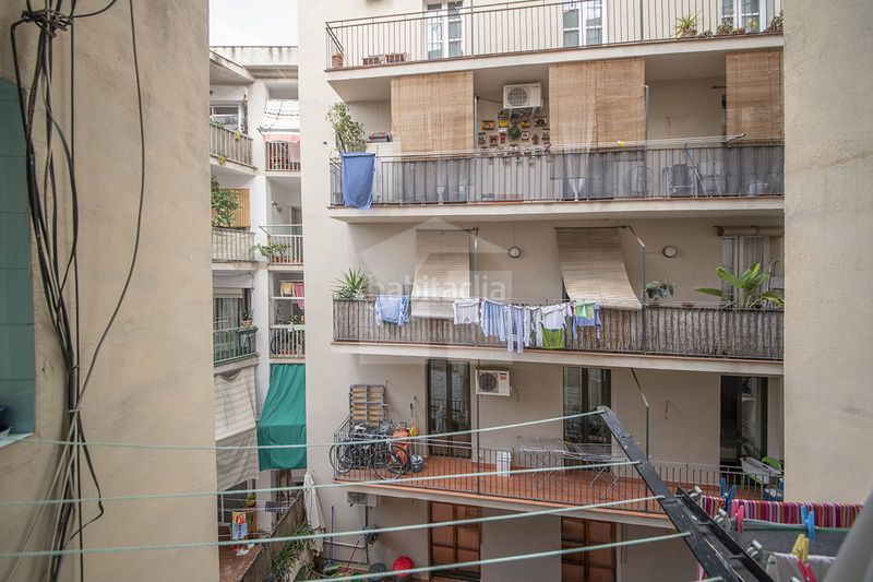 Foto 6cc27a1b-d047-46a0-8884-feaf85bf878a. Pis a Raval Barcelona