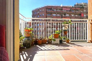 Etagenwohnung in El Camp d�en Grassot i Gr�cia Nova. Piso en venta alto, exterior y con terraza soleada en gr�cia nov