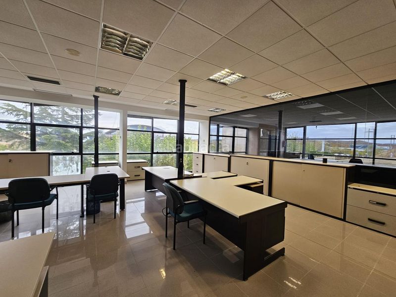 Foto 9bafa00b-9e8f-422c-b927-30c466095d55. Miete büro in Zona Rural Noroeste Vitoria - Gasteiz