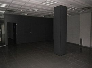 Local Comercial  N/a. Local distribuido en dos despachos, zona di‡fana y servicios. co