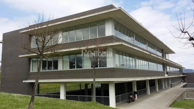 Foto 8655a656-2395-4c72-b811-547eccbe7475. Aparcament cotxe a Erandio