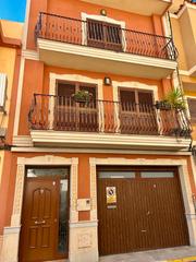 Casa  Carrer de pedralba. Espectacular casa moderna e independiente con garaje