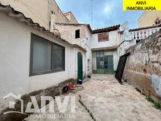 Casa a Carrer de pedralba 13. Casa centrica para reformar
